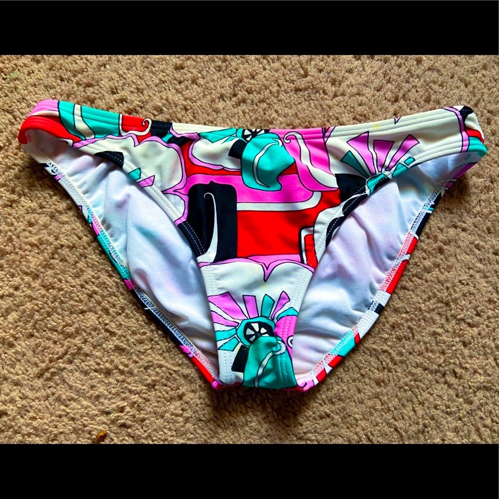 Patterned bikini bottom